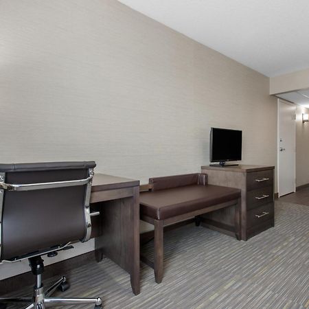 Comfort Inn & Suites Ред Диър Екстериор снимка