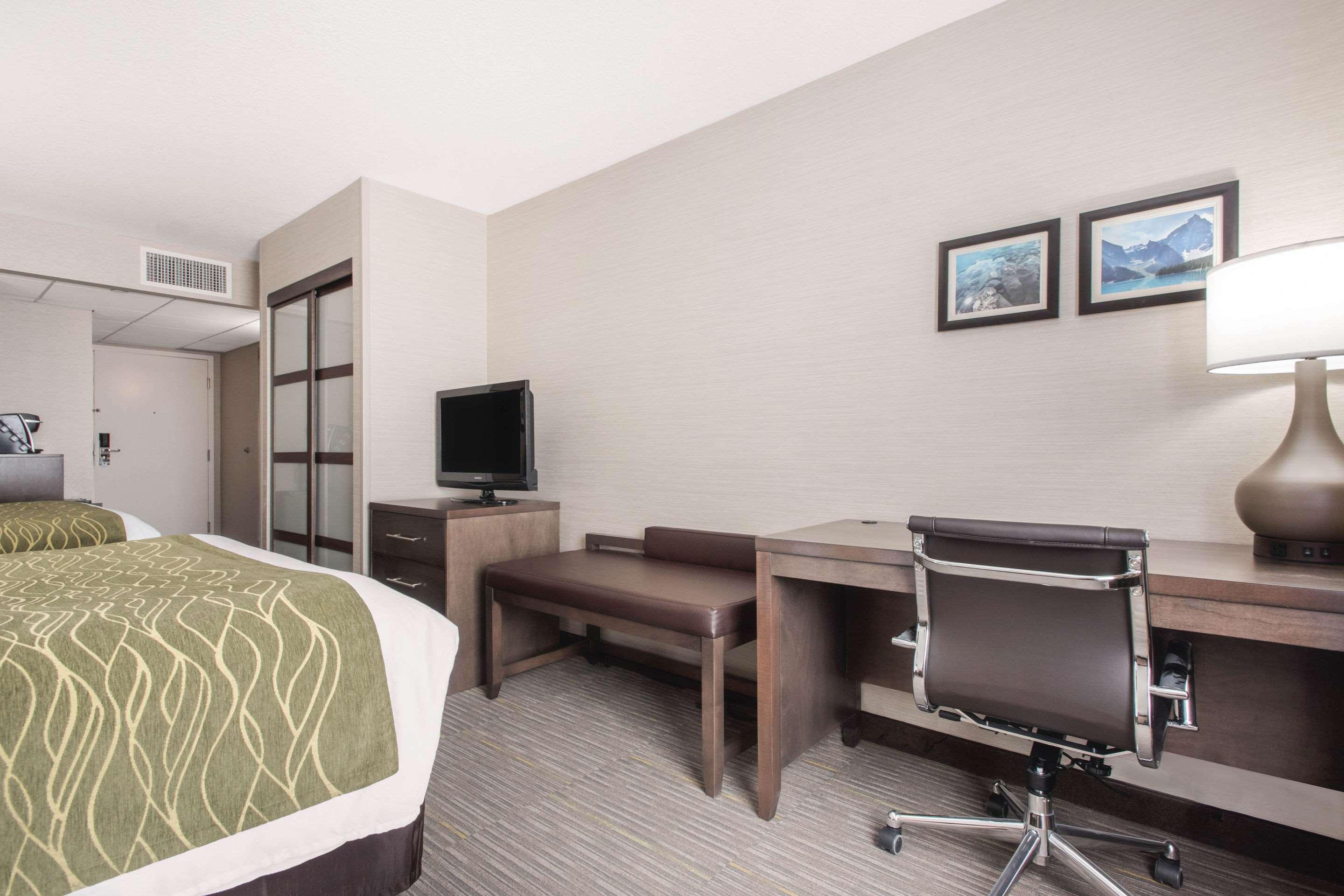 Comfort Inn & Suites Ред Диър Екстериор снимка