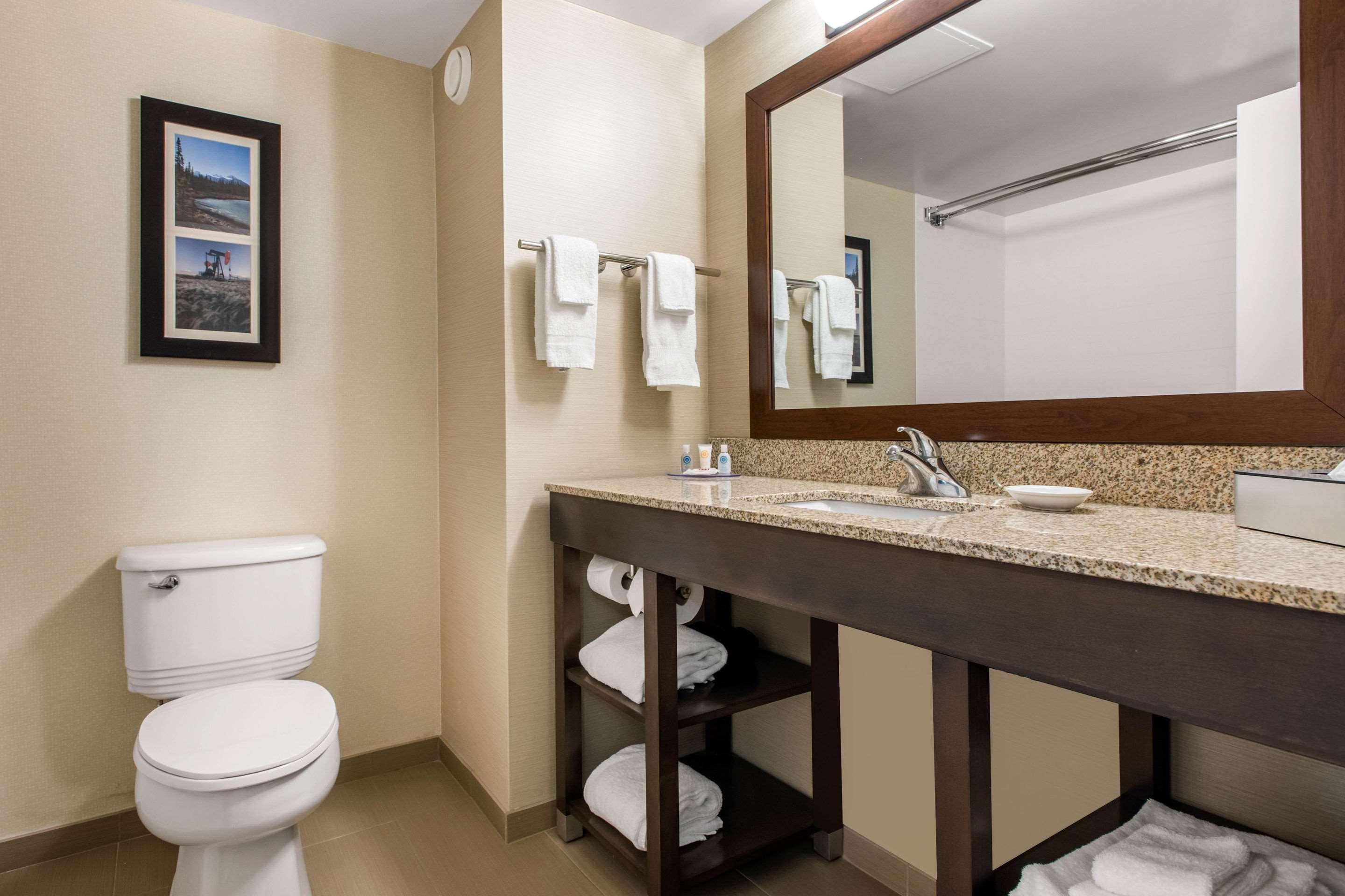 Comfort Inn & Suites Ред Диър Екстериор снимка