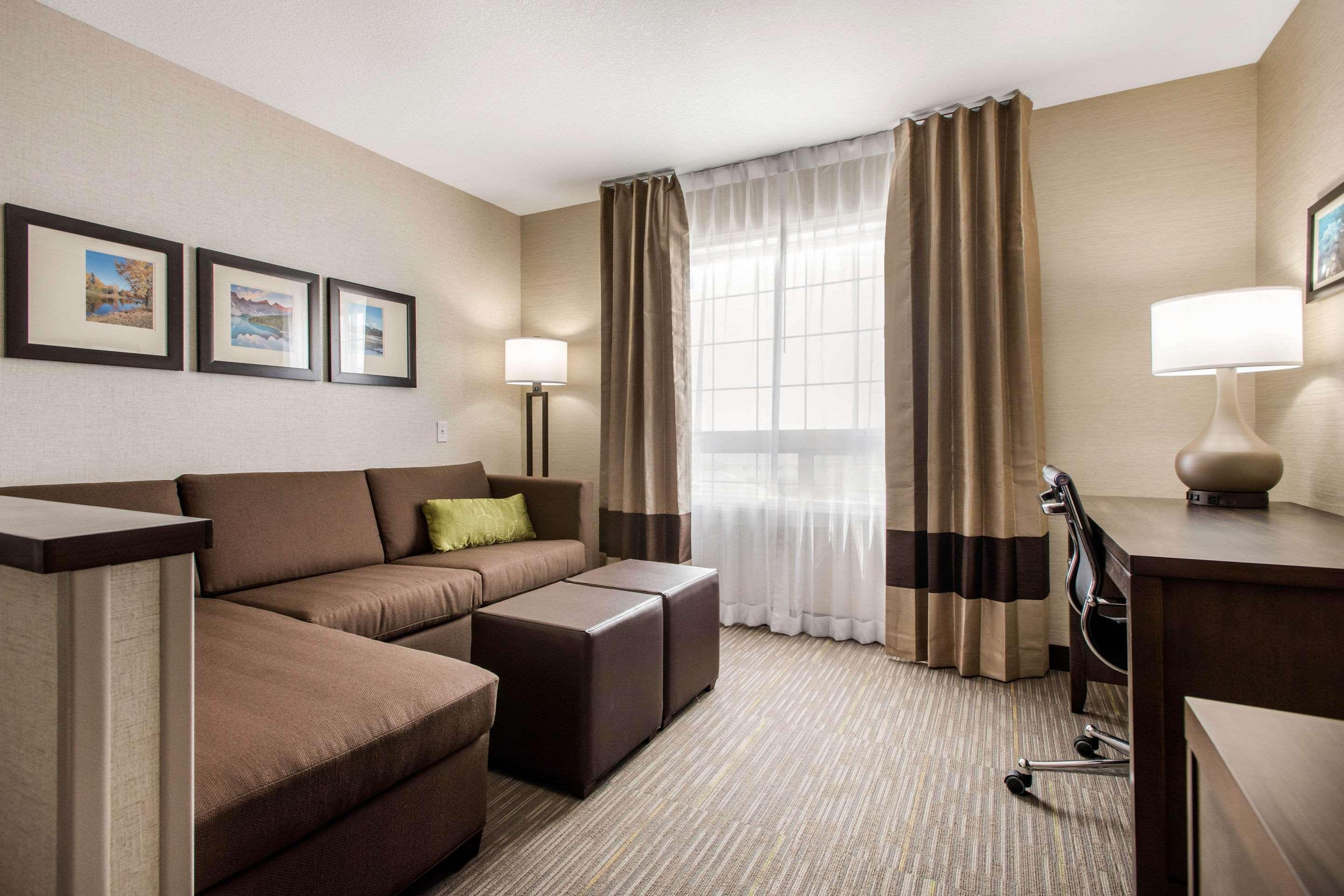 Comfort Inn & Suites Ред Диър Екстериор снимка