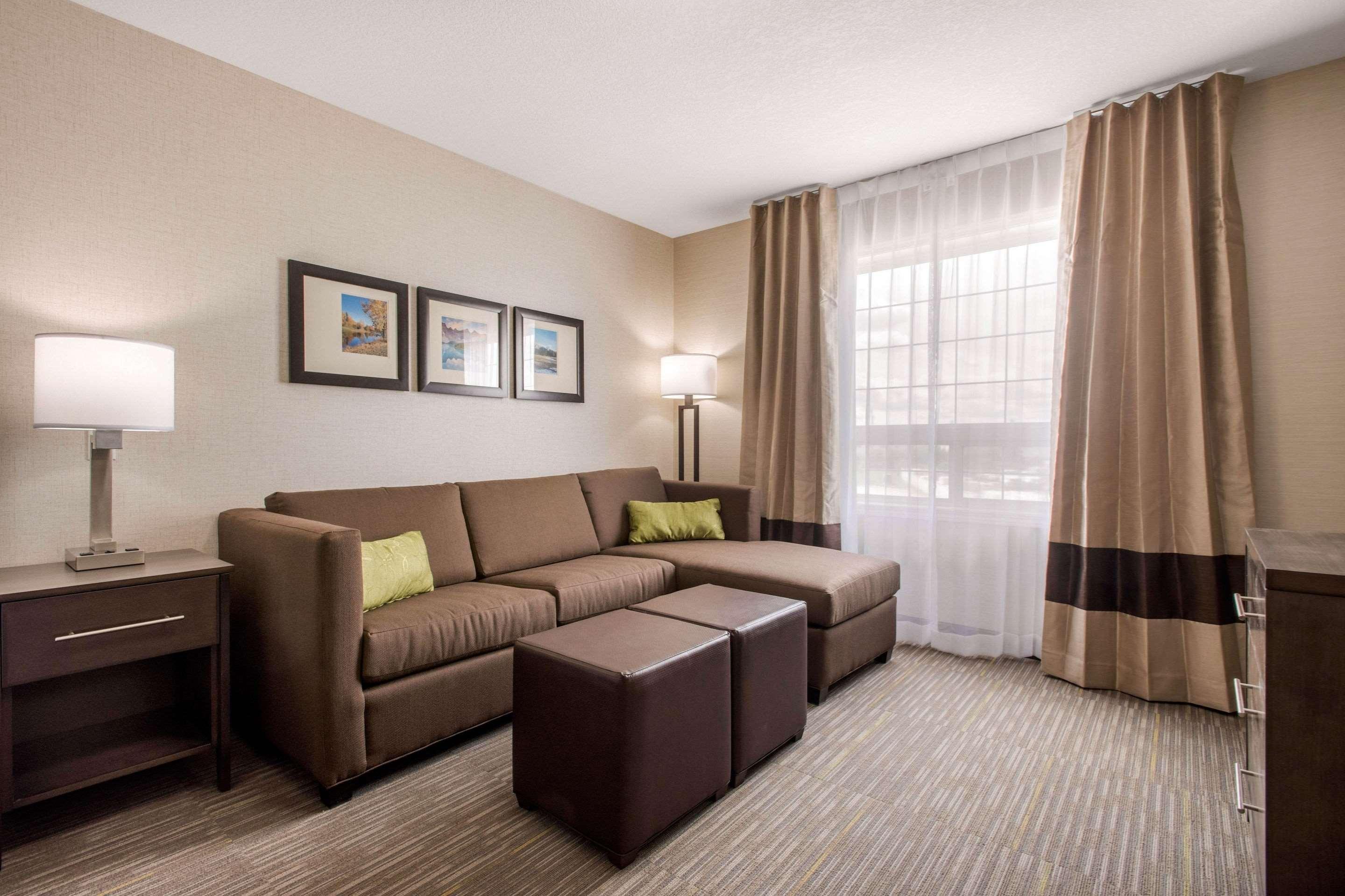 Comfort Inn & Suites Ред Диър Екстериор снимка