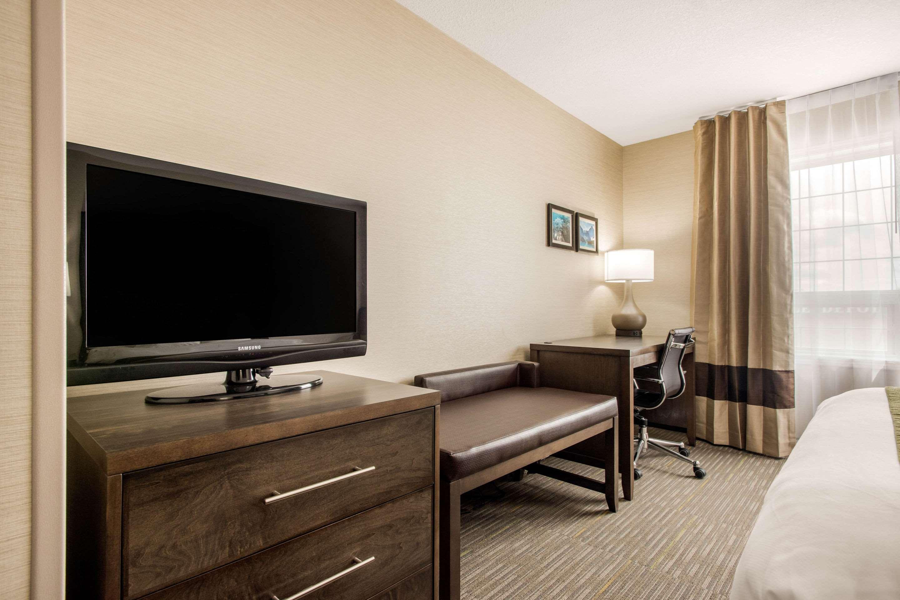 Comfort Inn & Suites Ред Диър Екстериор снимка