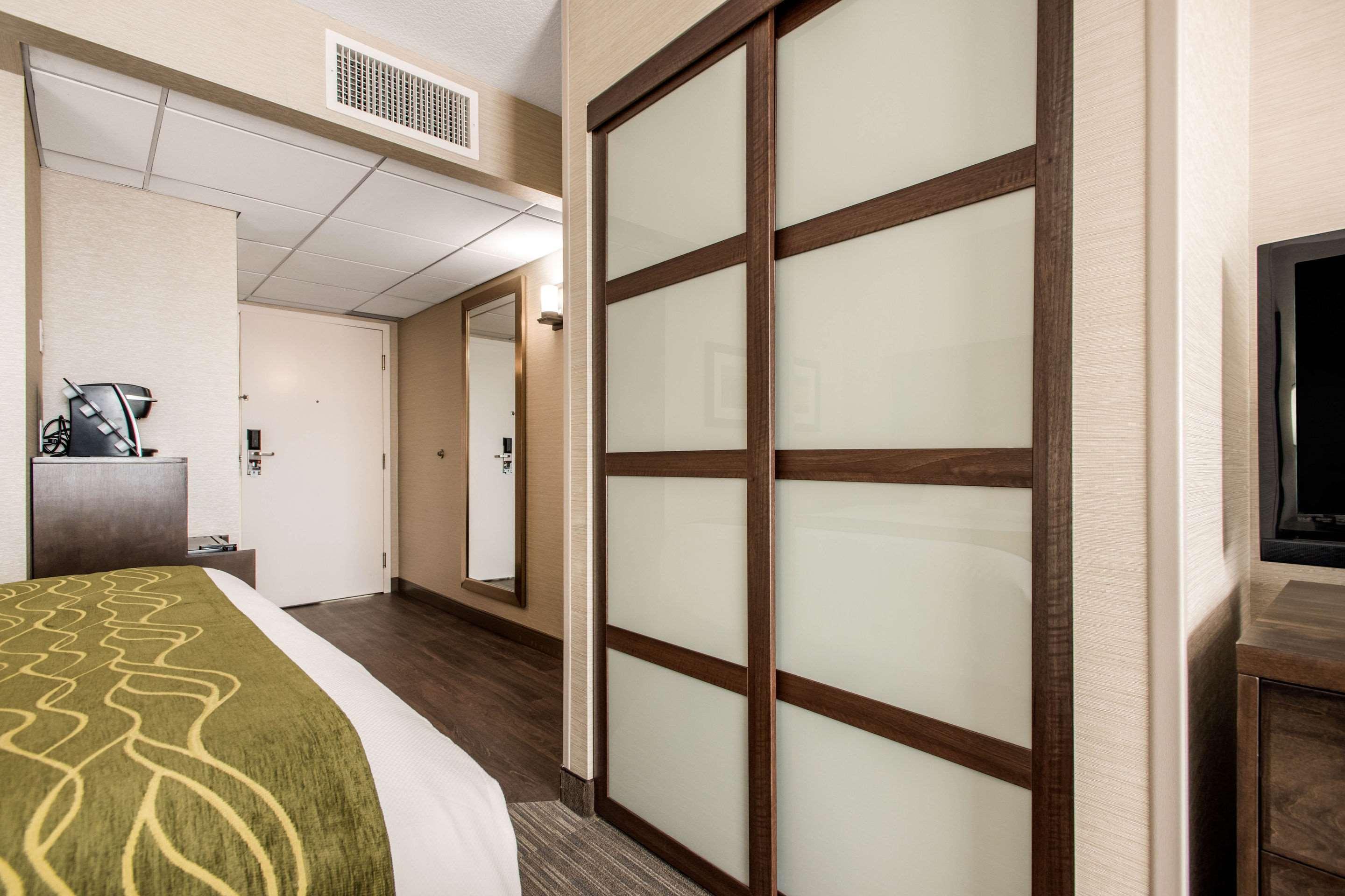 Comfort Inn & Suites Ред Диър Екстериор снимка