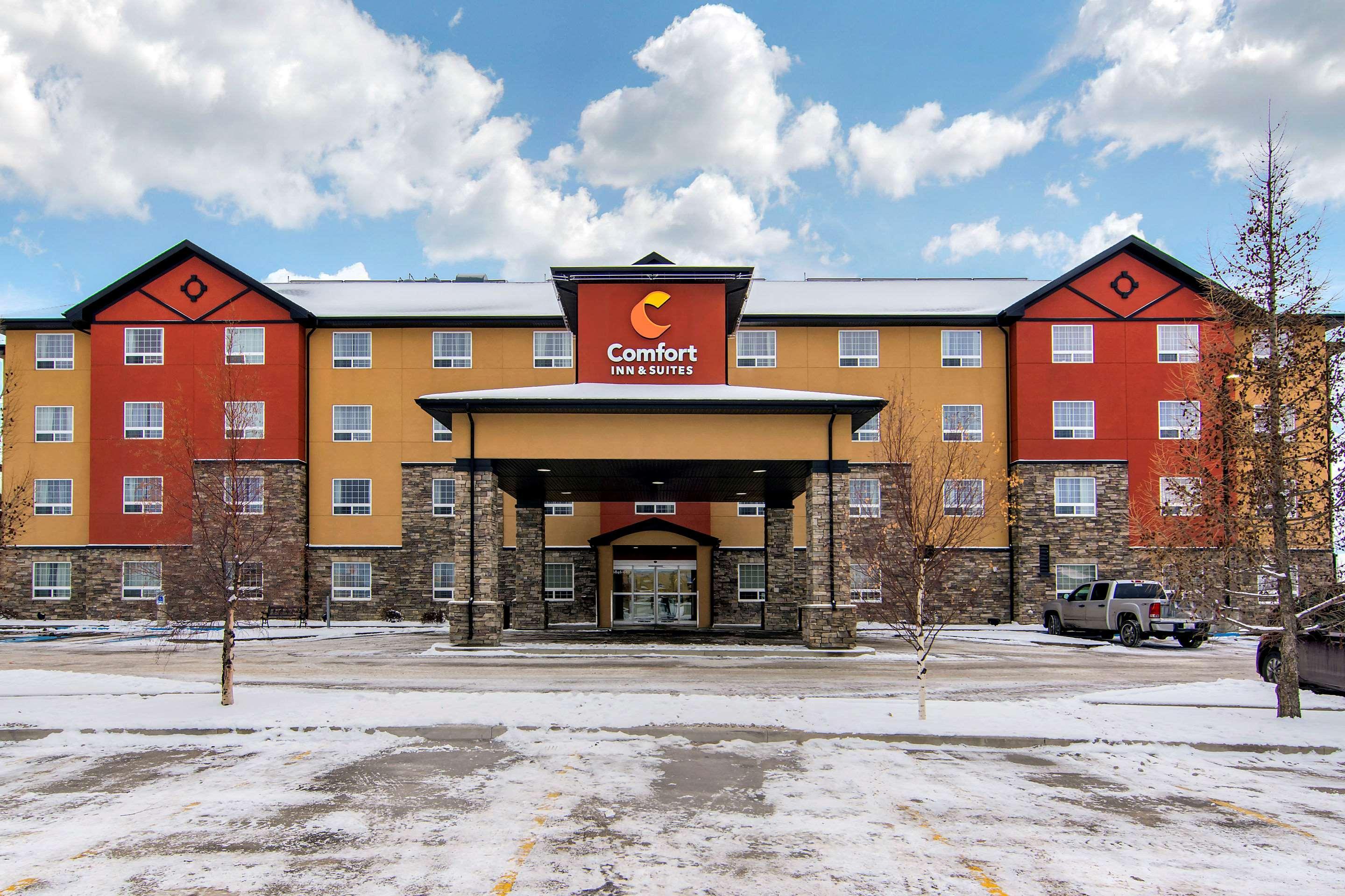 Comfort Inn & Suites Ред Диър Екстериор снимка