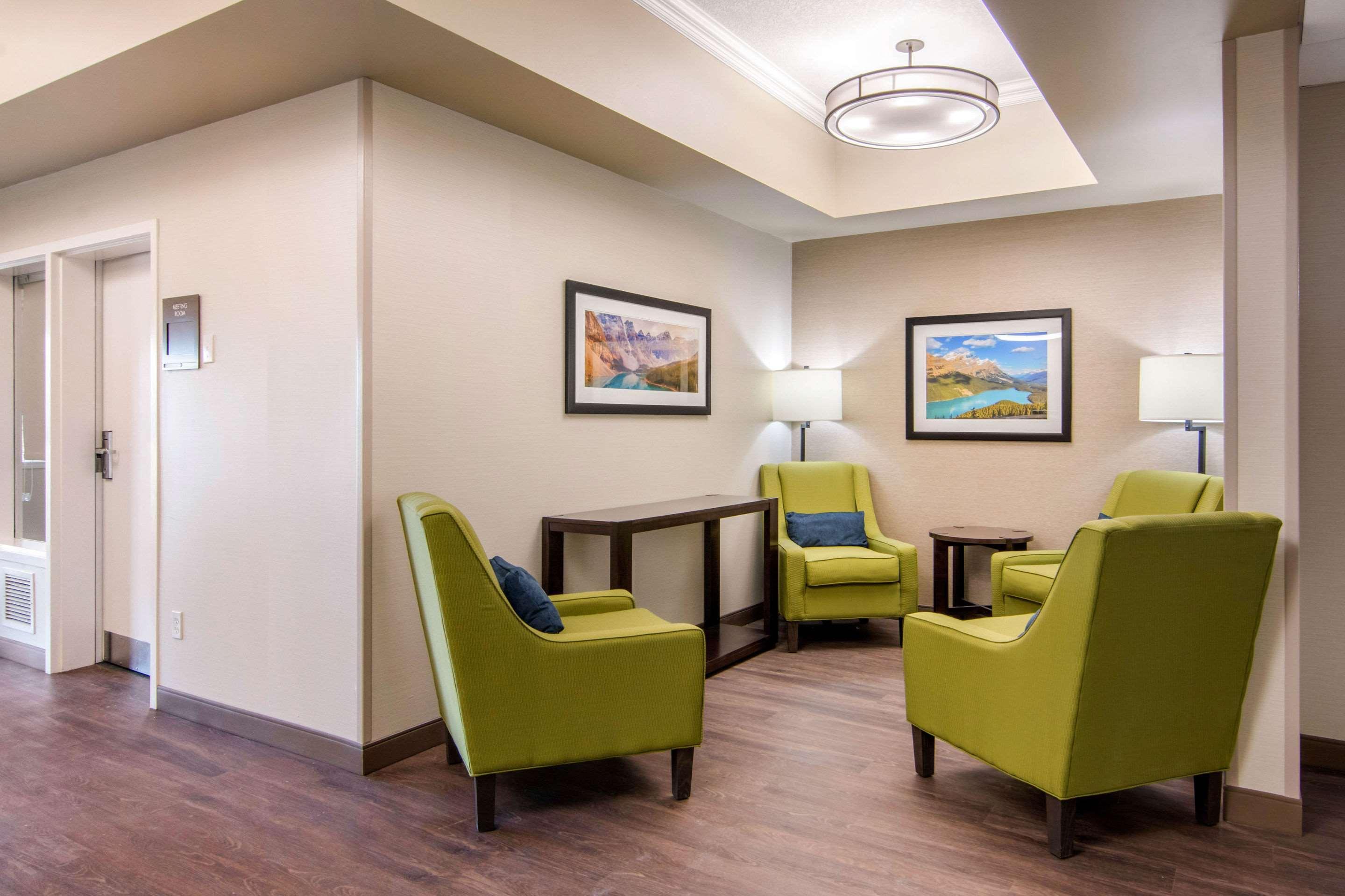 Comfort Inn & Suites Ред Диър Екстериор снимка