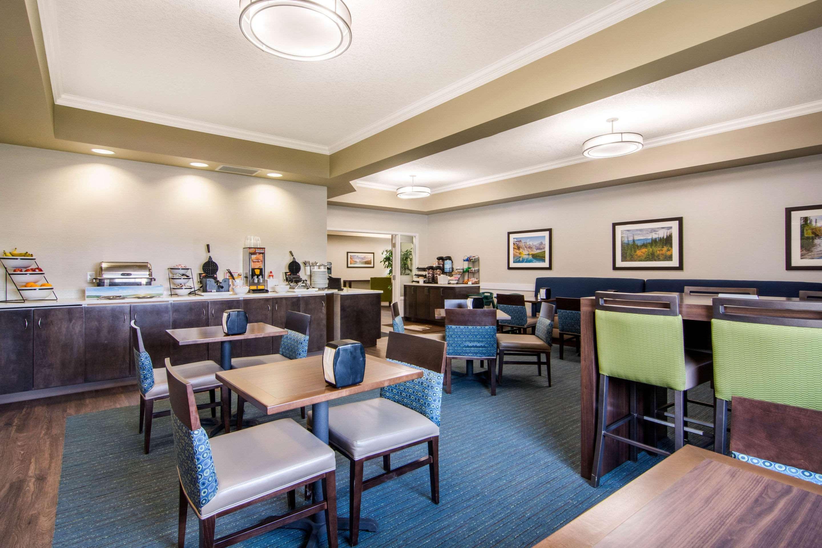 Comfort Inn & Suites Ред Диър Екстериор снимка