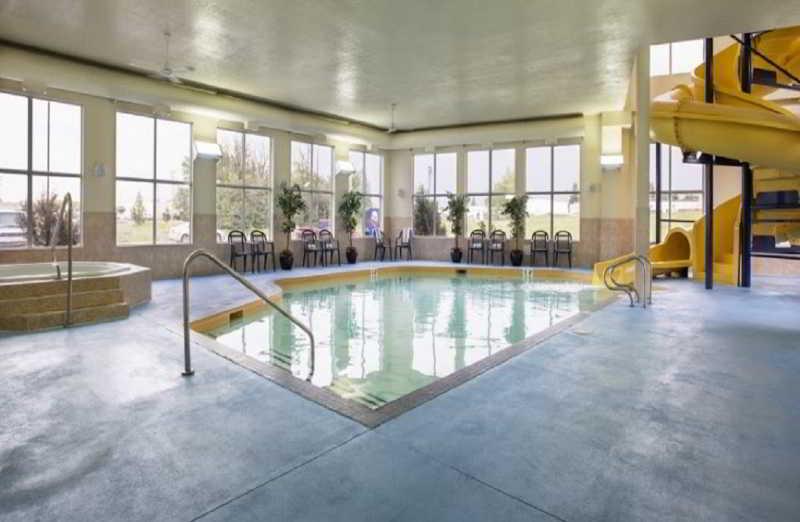 Comfort Inn & Suites Ред Диър Екстериор снимка