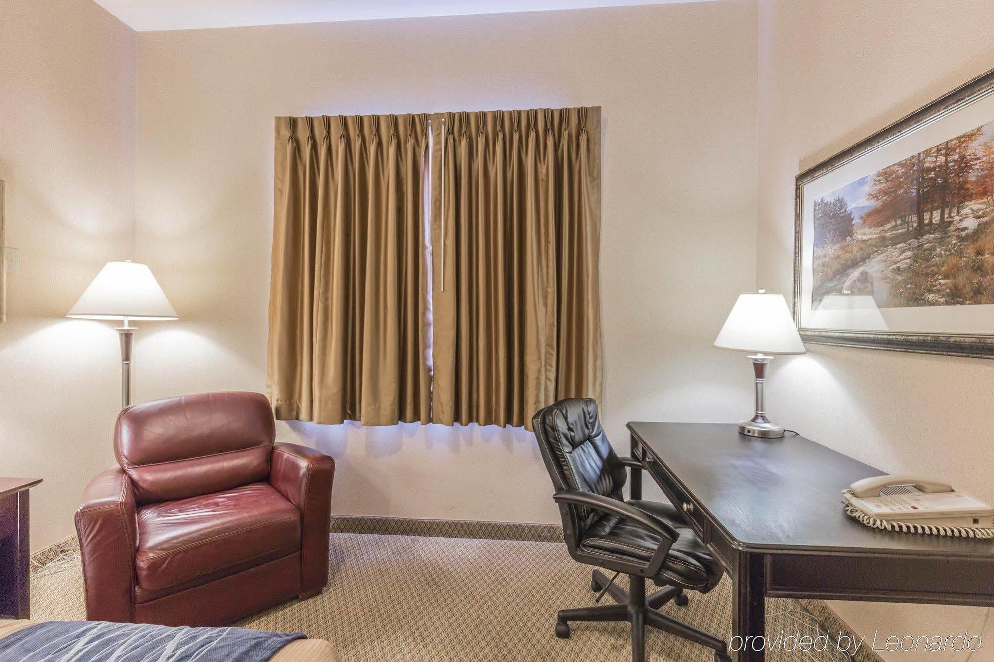 Comfort Inn & Suites Ред Диър Екстериор снимка