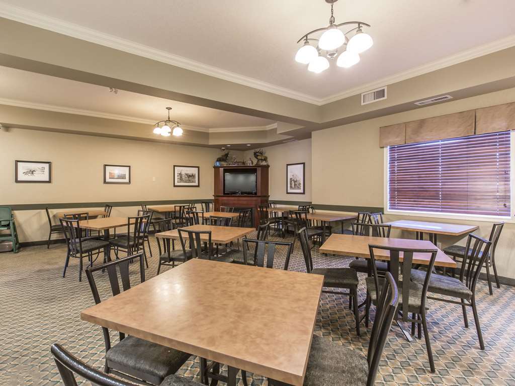 Comfort Inn & Suites Ред Диър Ресторант снимка