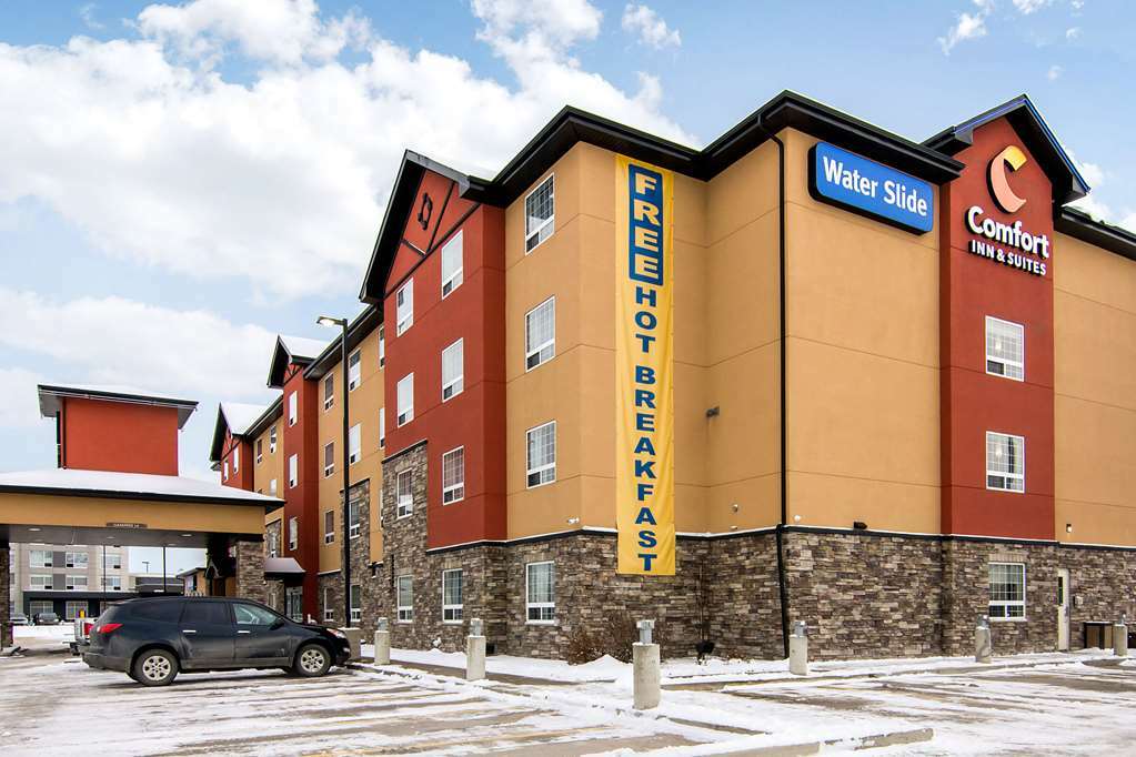 Comfort Inn & Suites Ред Диър Екстериор снимка